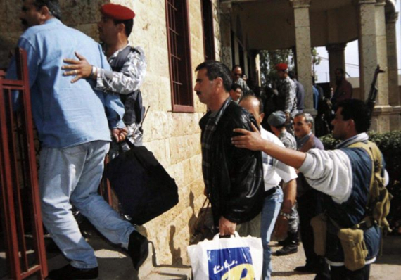 الشيوعي: كل من التحق بالعدو هو عميل ونرفض تسميتهم باللاجئين (النداء 2011)