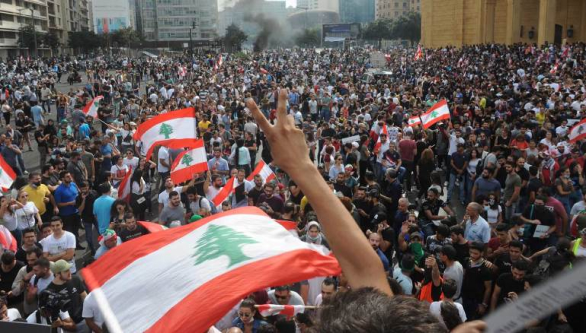 لبنان في غرفة الطائفية أم في كنف الثورة؟